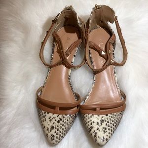 Aldo Flat/Sandals (size 7)